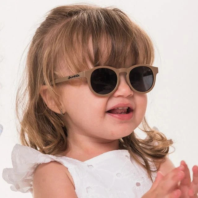 SunKidsサングラスをかけた子ども